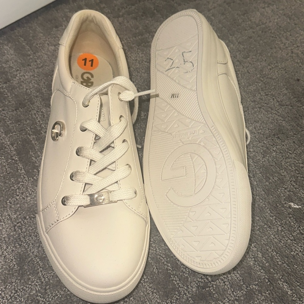 GBG Tennis shoes